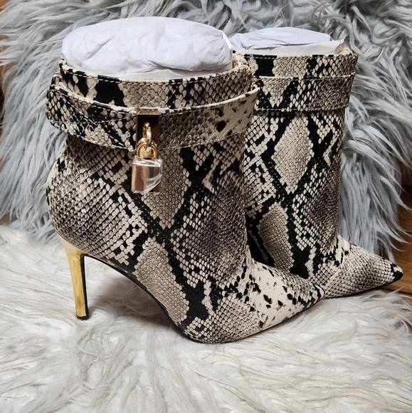 Shoe Dazzle/ Tabetha Snake Print Booties - Picture 3 of 8